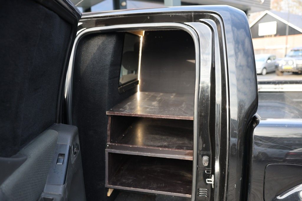 Nissan Navara 2.5 DCI DUBBEL CABINE 2 SITZ 4WD VAN