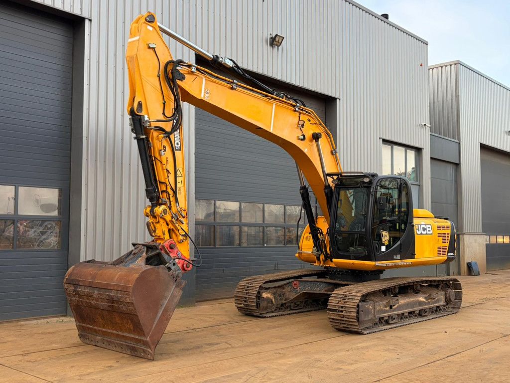 JCB JS220
