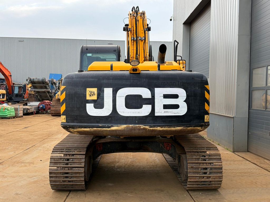 JCB JS220