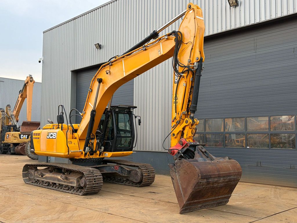 JCB JS220