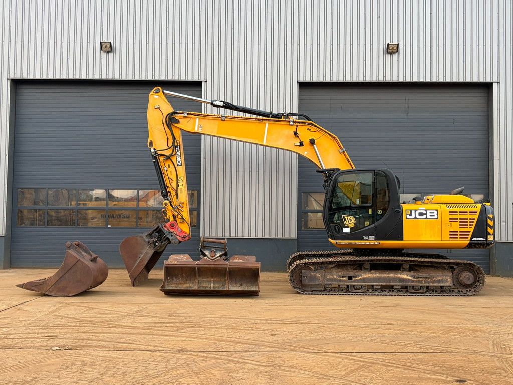 JCB JS220