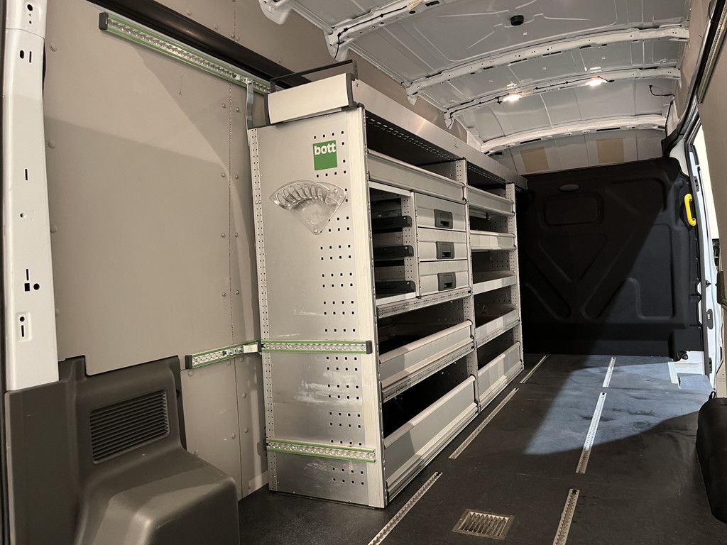 Ford Transit 350 2.0 TDCI L4H3 Trend RWD 130 PK Servicebus / Bott Inrichting / Euro 6 / Airco / CarPlay / Camera / Xenon / Navigatie / 62.500 KM !!