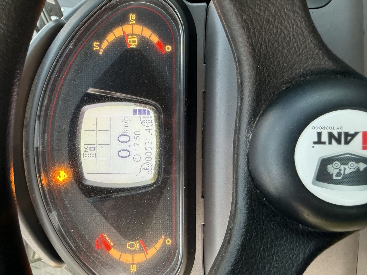 Giant g3500 extra met cabine ( 580 uur )