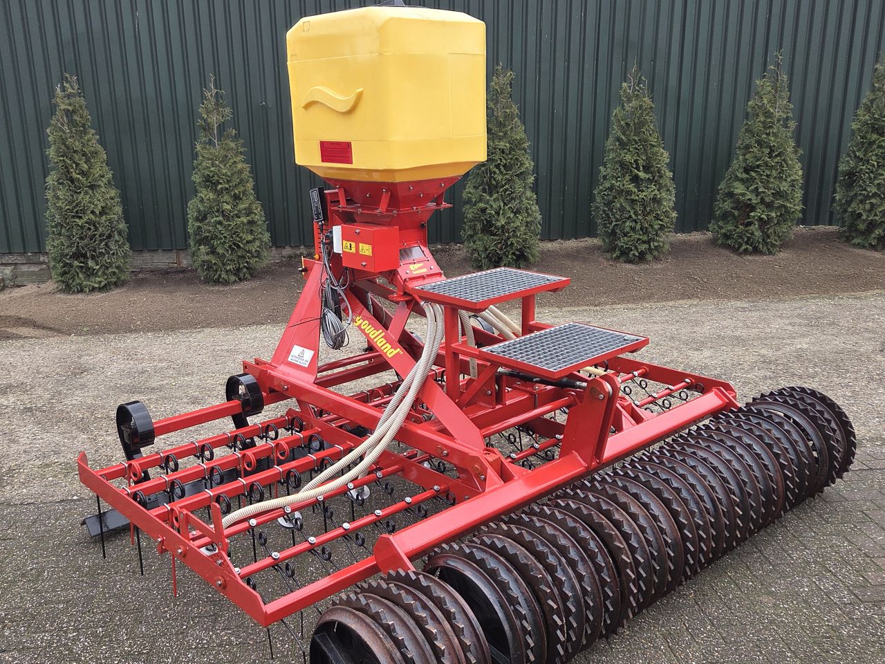 Goudland Grasdoorzaaimachine