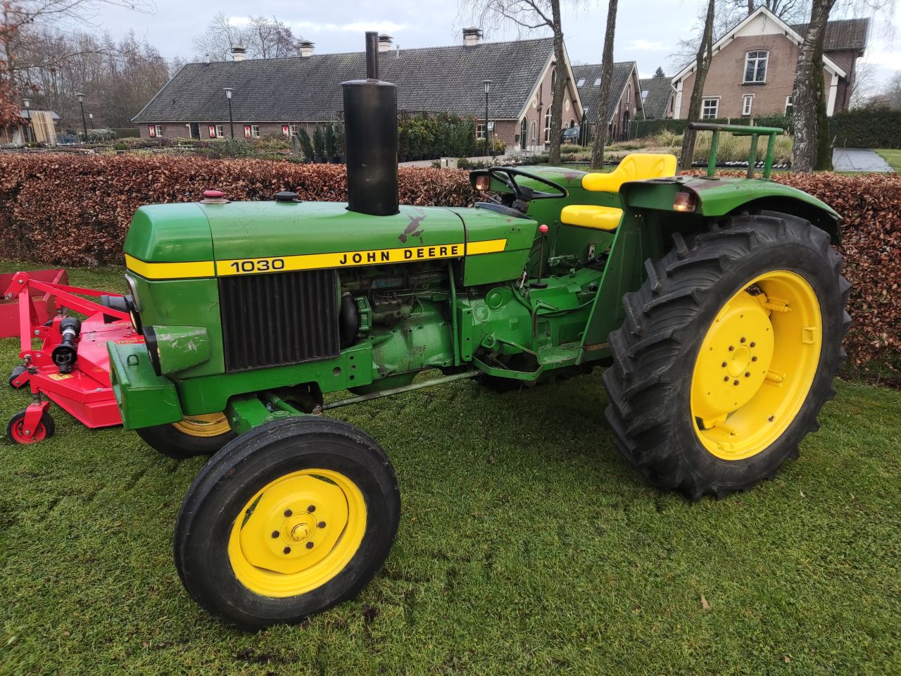 JOHN DEERE tractor (type 1030, 46 pk), inclusief toebehoren!
