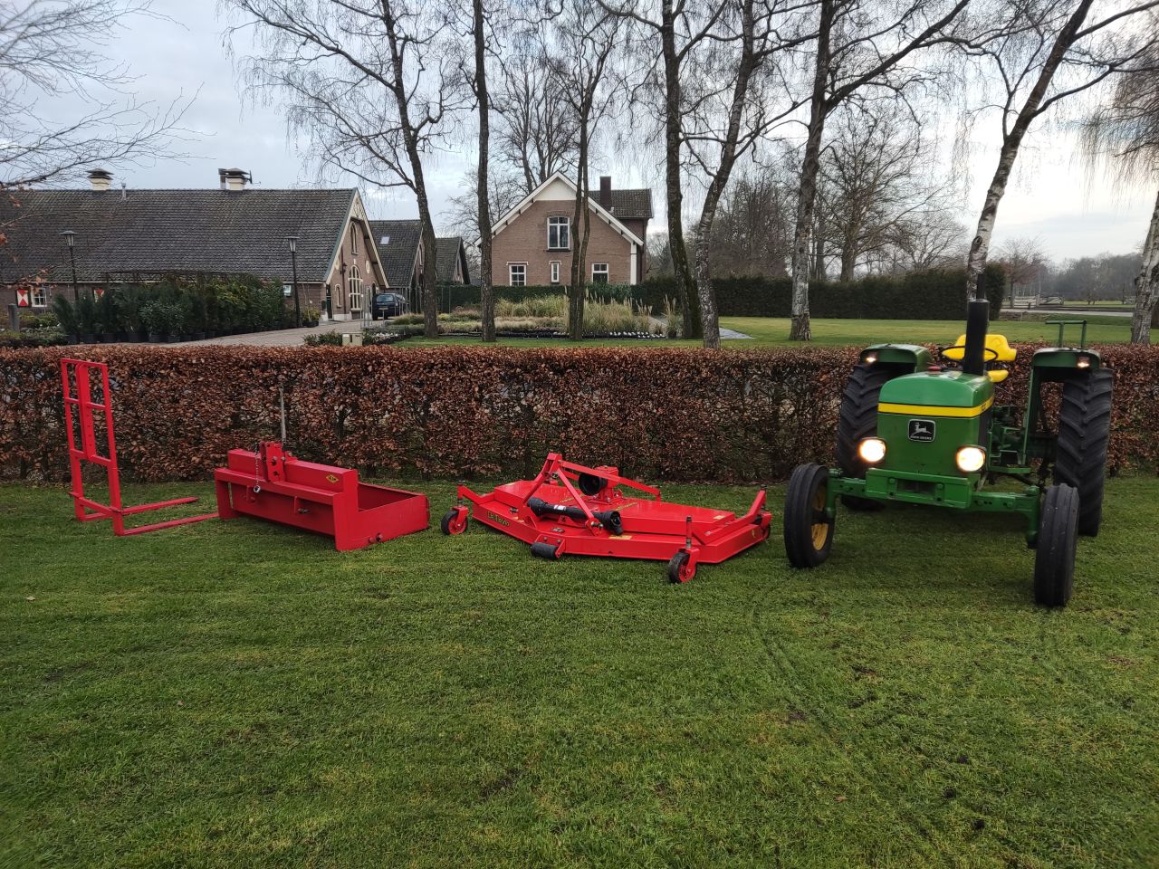 JOHN DEERE tractor (type 1030, 46 pk), inclusief toebehoren!