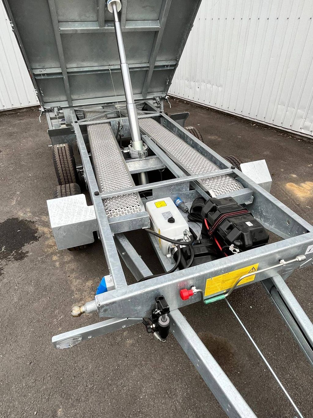 Kipper Variante Elektro 2550 kg 3,20 x 1,68 x 0,35 m 2025 Neu