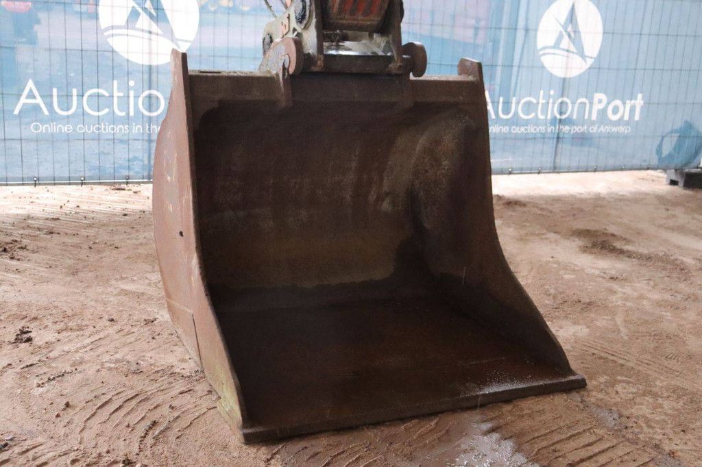 Crawler excavator Hitachi ZX225 USLC-5B Diesel 122kW 2014