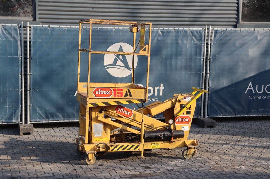 Hyster M-15 Elektrische 6,6 m Gelenkteleskoparbeitsbühne