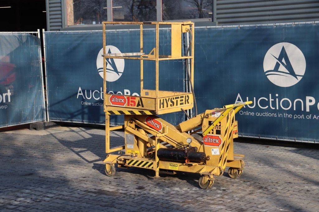 Hyster M-15 Elektrische 6,6 m Gelenkteleskoparbeitsbühne