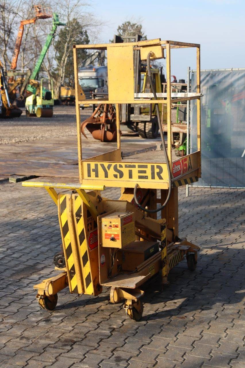 Hyster M-15 Elektrische 6,6 m Gelenkteleskoparbeitsbühne