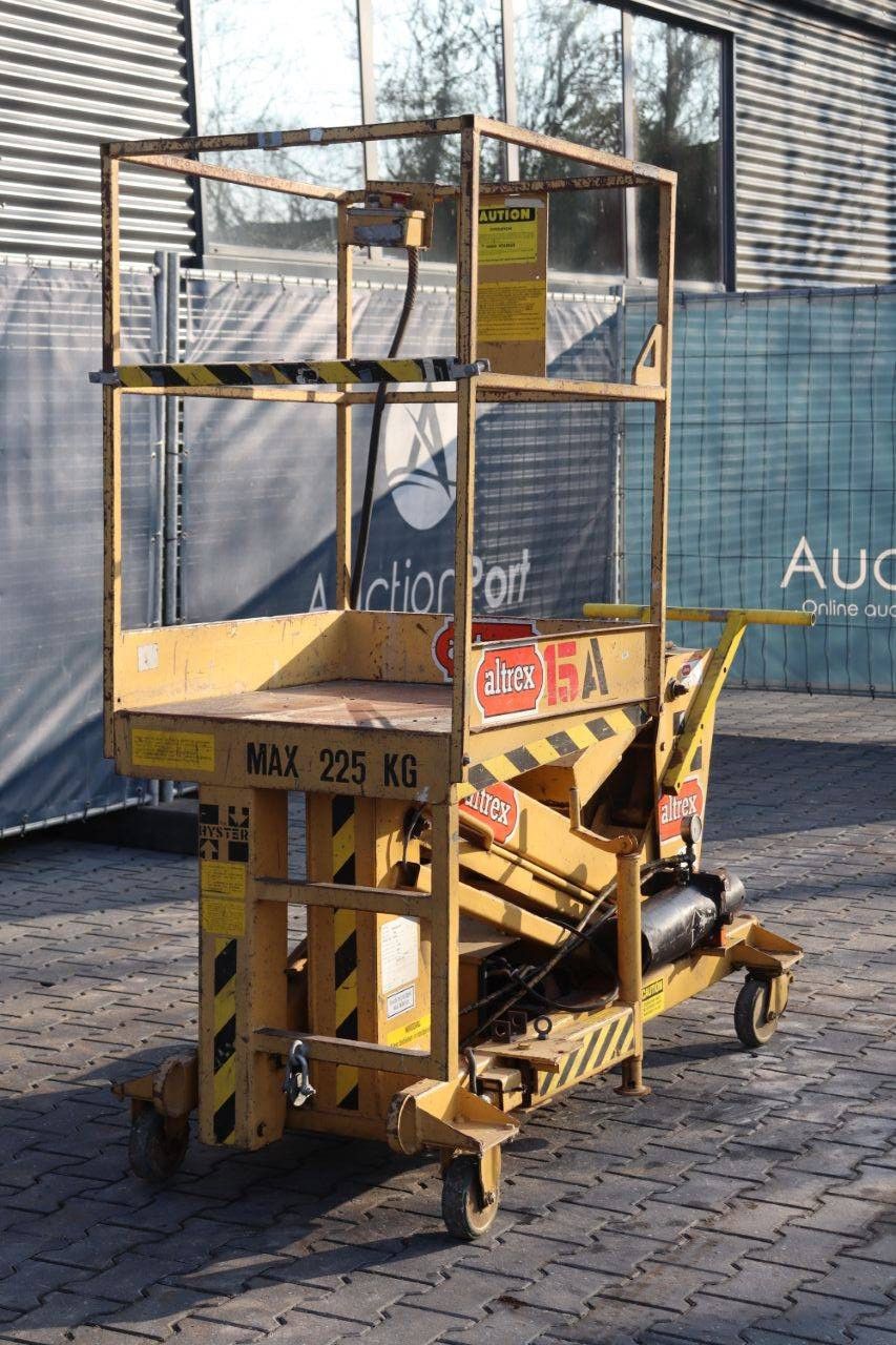 Hyster M-15 Elektrische 6,6 m Gelenkteleskoparbeitsbühne