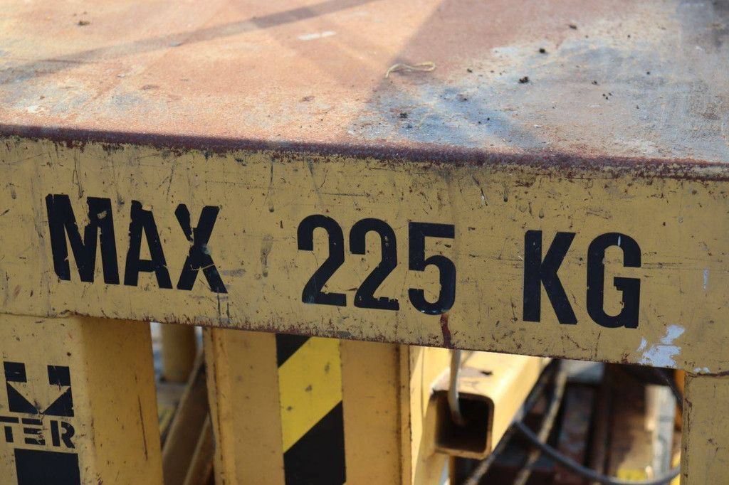 Hyster M-15 Elektrische 6,6 m Gelenkteleskoparbeitsbühne