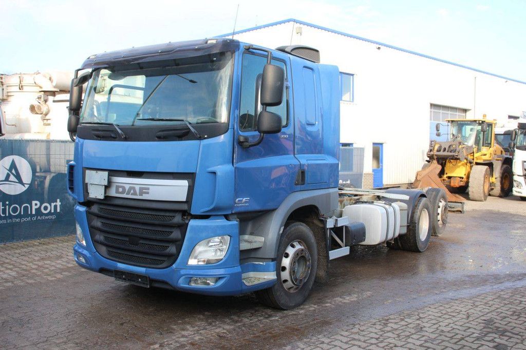 Fahrgestell mit Fahrerhaus DAF CF EURO 6 Diesel 2015