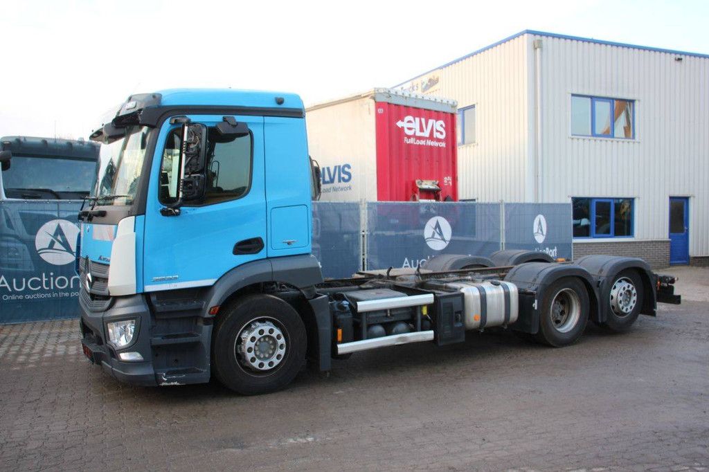 Containertransport vrachtwagen Mercedes-Benz Antos 2533 Diesel