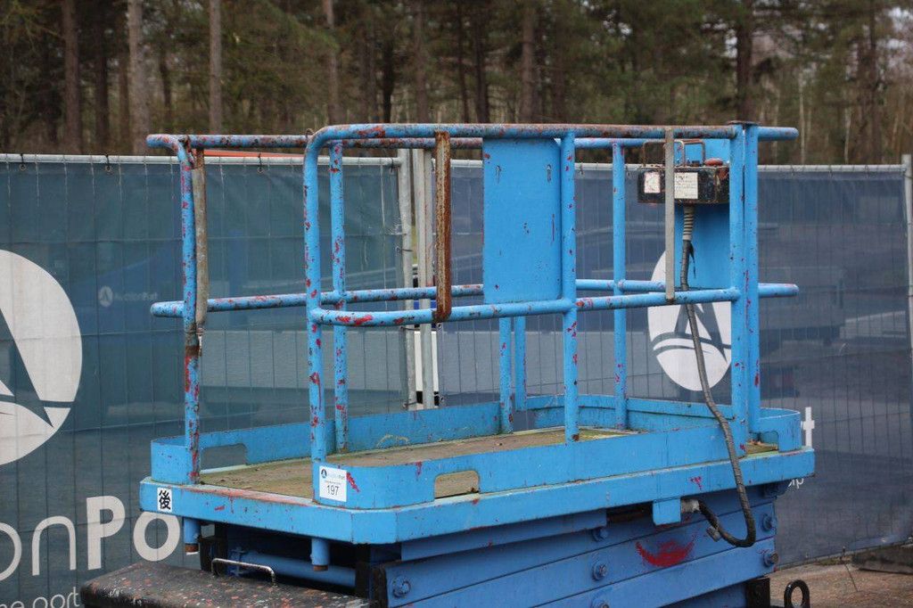 Scherenbühne Aichi RV041H Elektrisch 6 m 1992