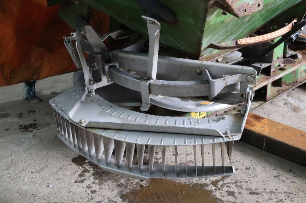 Fertilizer spreader Amazone ZA-M Novis