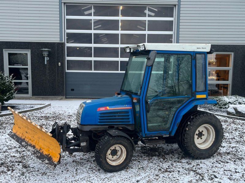 Iseki 330 Med frontlift, front PTO, sneplov og lukket kabine