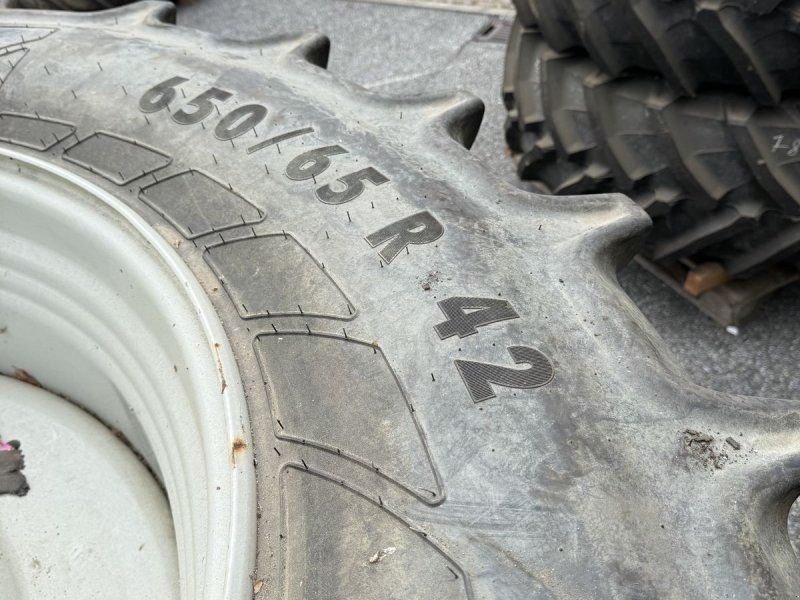 Mitas 650/65 R42  SST 8Loch