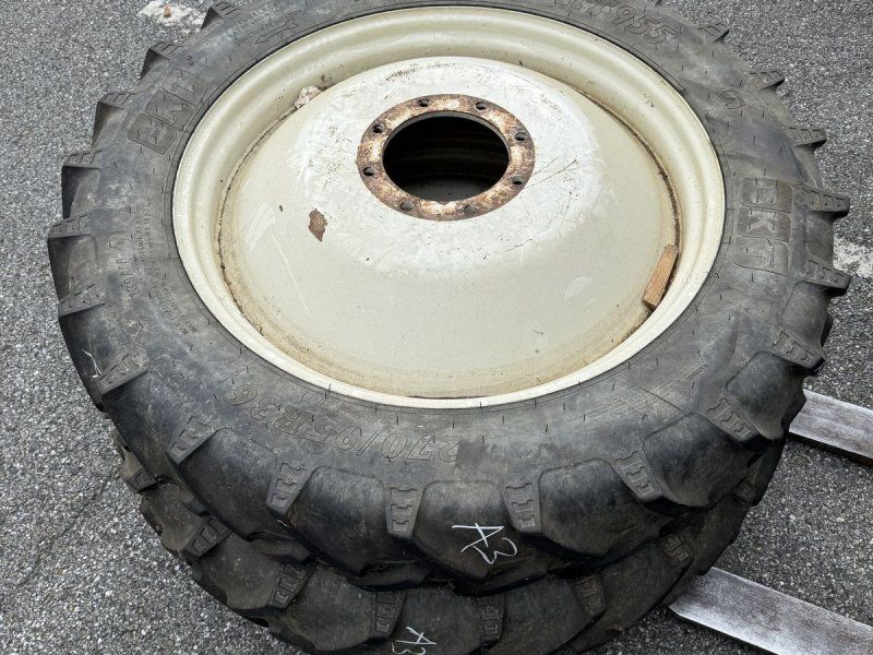 BKT 270/95R36  Agrimax RT955  8Loch