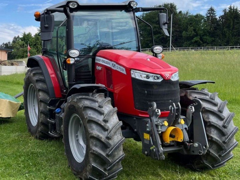 Massey Ferguson 5709 Dyna-4