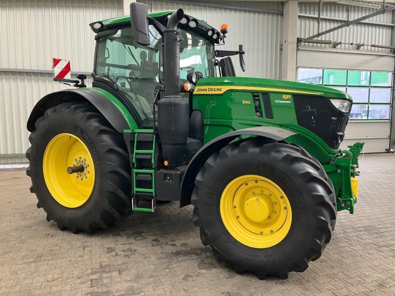 John Deere 6R 250