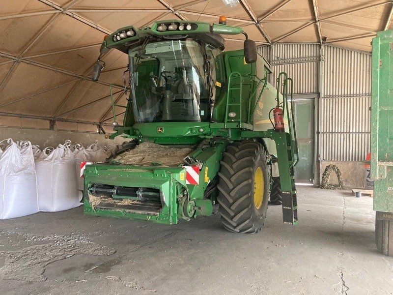 John Deere T670i
