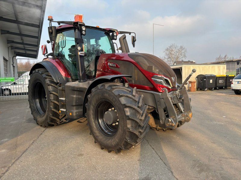 Valtra Q245