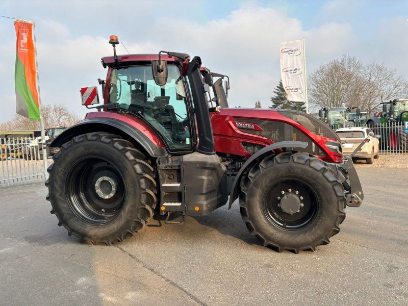 Valtra Q245