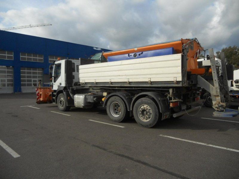 Iveco Magirus + Anhänger + Schiebenschild + Salzstreuer