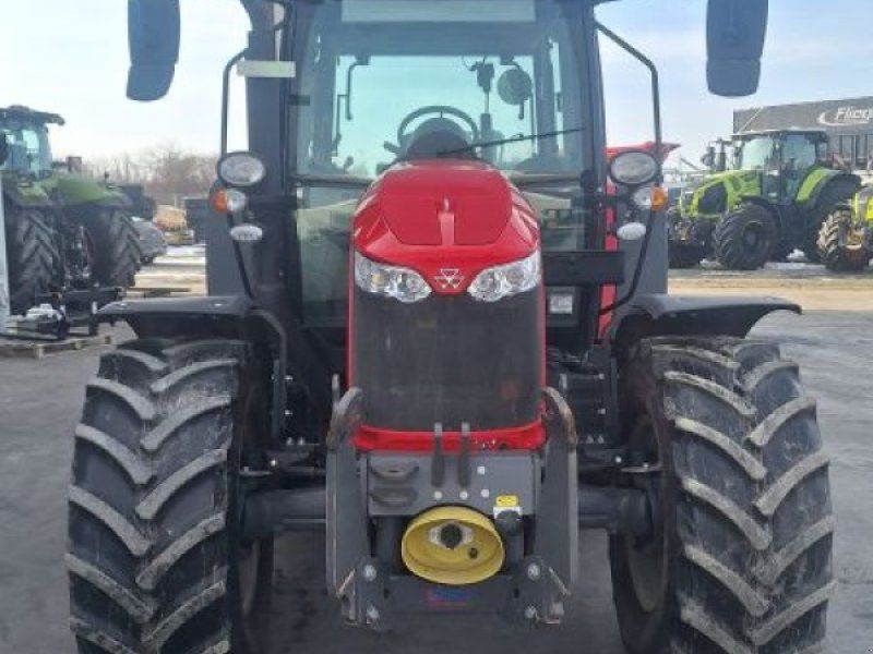 Massey Ferguson 5711 DYNA 4