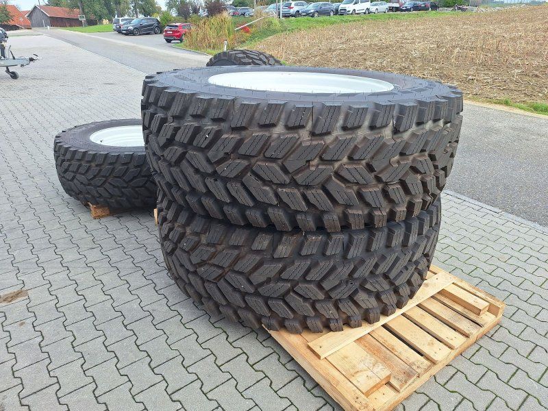 Nokian 650/65R42+540/65R30