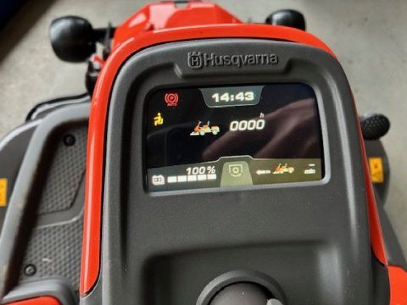 Husqvarna R200iX AWD  Mähdeck C103i und Ladegerät PS3