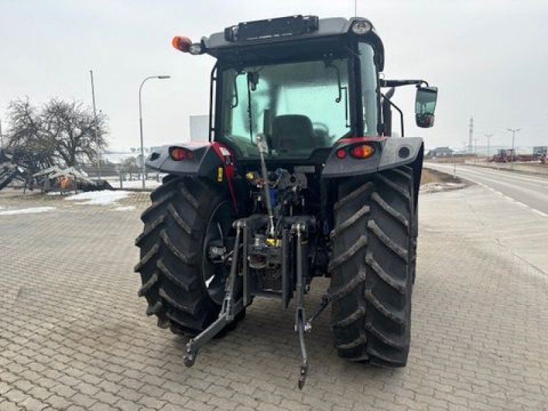 Massey Ferguson 5711 M