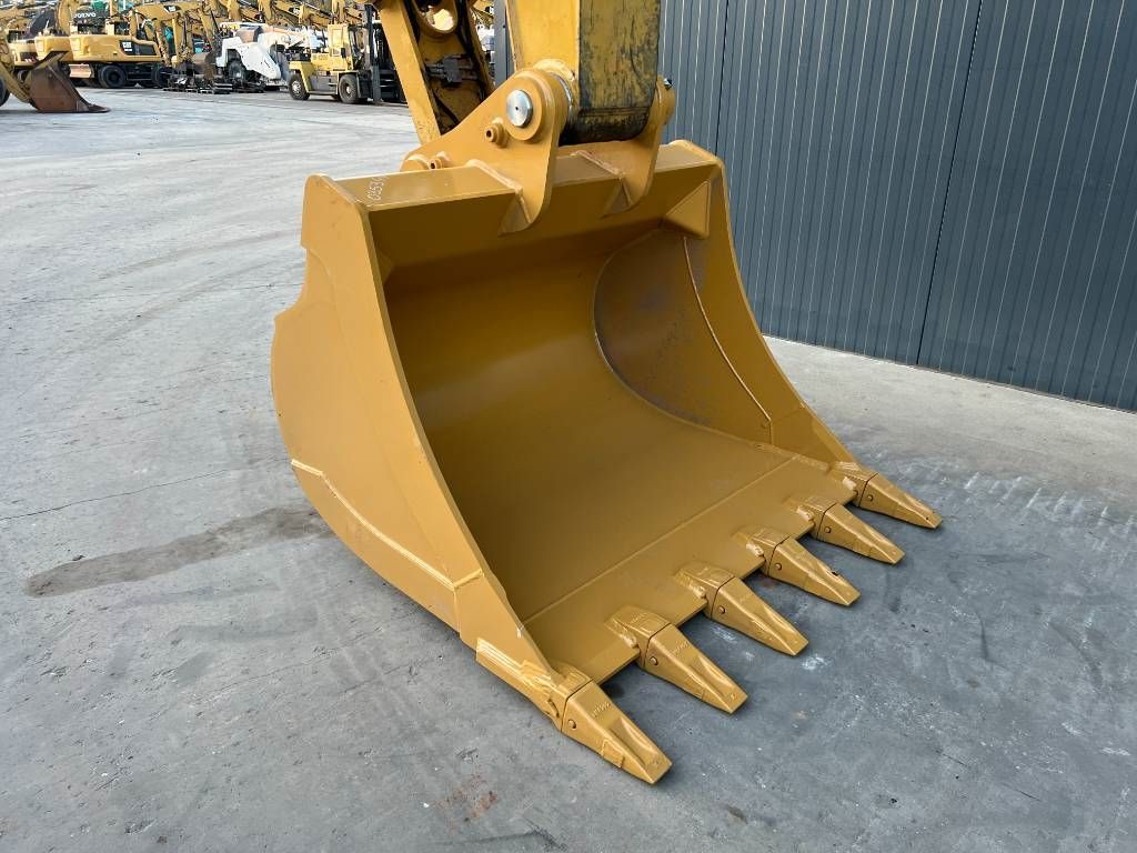 CAT 323F L