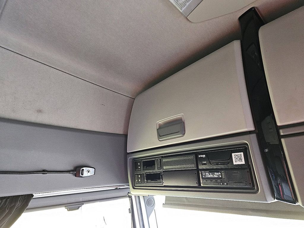 RENAULT T 440 skirts night airco