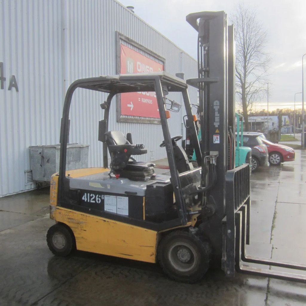 Nissan Heftruck, L30T elektrisch, triplomast, side shift.