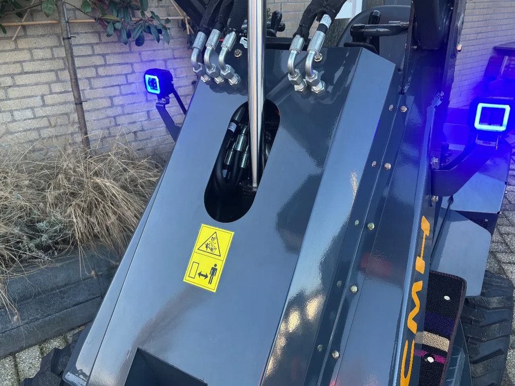 CMH miniloader mini loader skidsteer skidster shovel