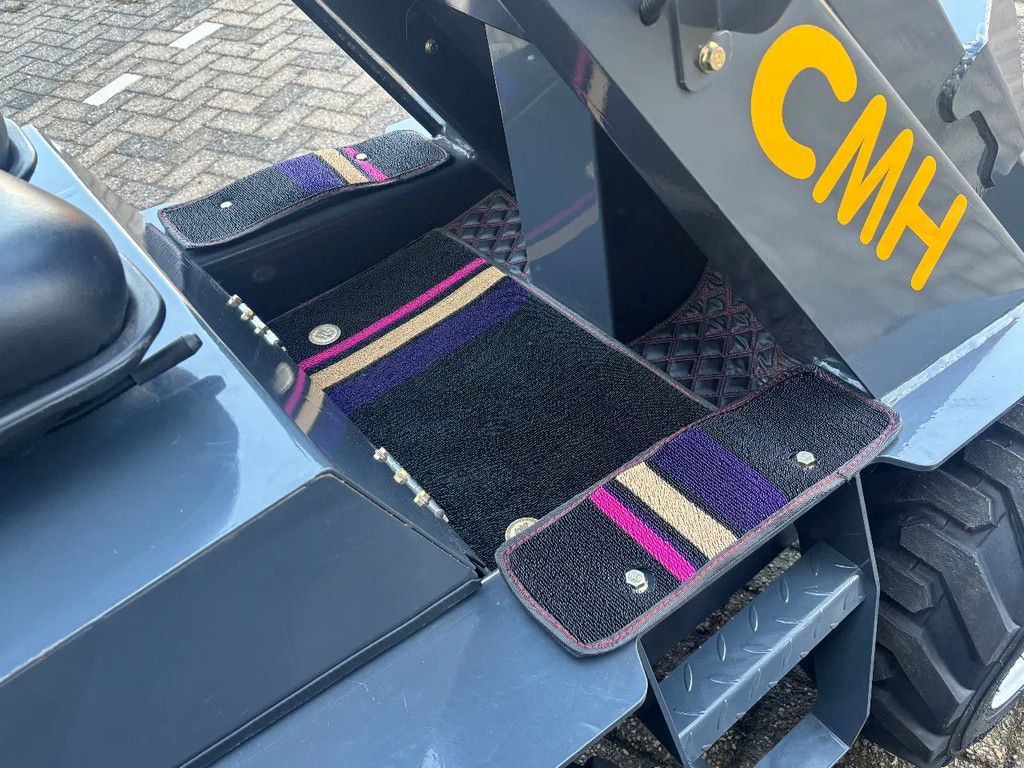 CMH miniloader mini loader skidsteer skidster shovel