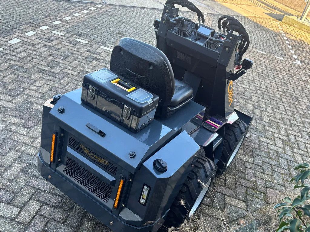 CMH miniloader mini loader skidsteer skidster shovel