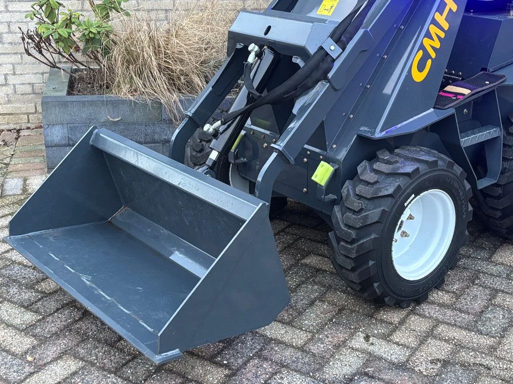 CMH miniloader mini loader skidsteer skidster shovel