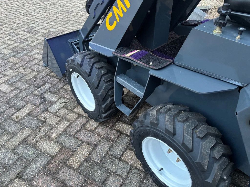 CMH miniloader mini loader skidsteer skidster shovel