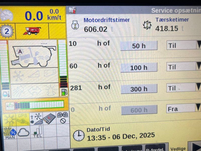 Case IH 8250 Axial-Flow med 4wd & 35fod Varicut skærebord. Dansk maskine