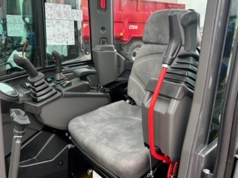 New Holland E19D CAB AG