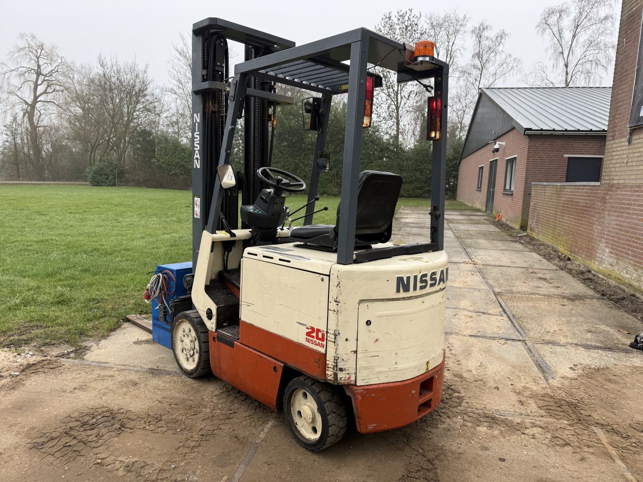 Nissan 2000KG triplex 6M Freelift Sideshift gekeurd
