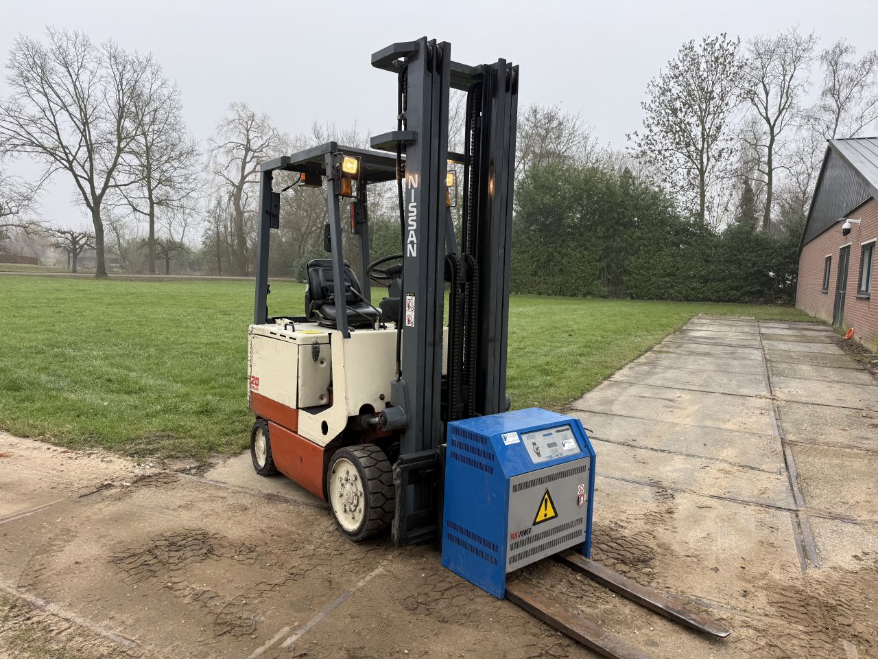 Nissan 2000KG triplex 6M Freelift Sideshift gekeurd