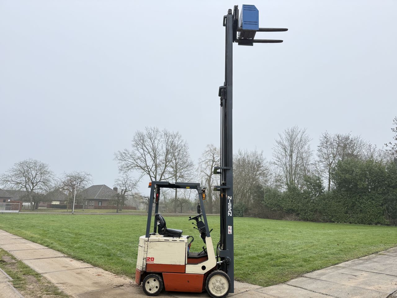 Nissan 2000KG triplex 6M Freelift Sideshift gekeurd