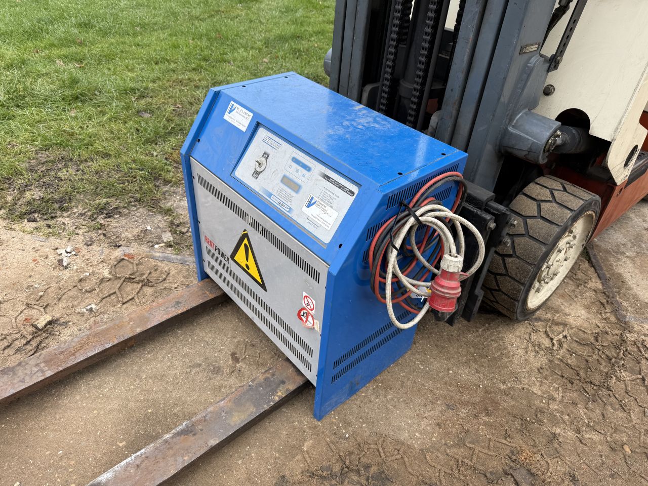 Nissan 2000KG triplex 6M Freelift Sideshift gekeurd