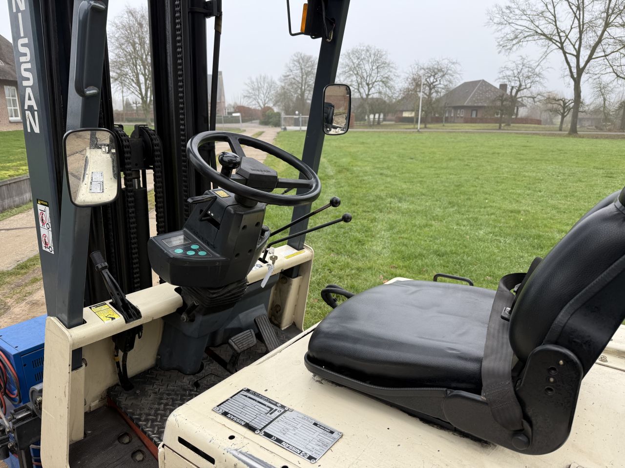 Nissan 2000KG triplex 6M Freelift Sideshift gekeurd