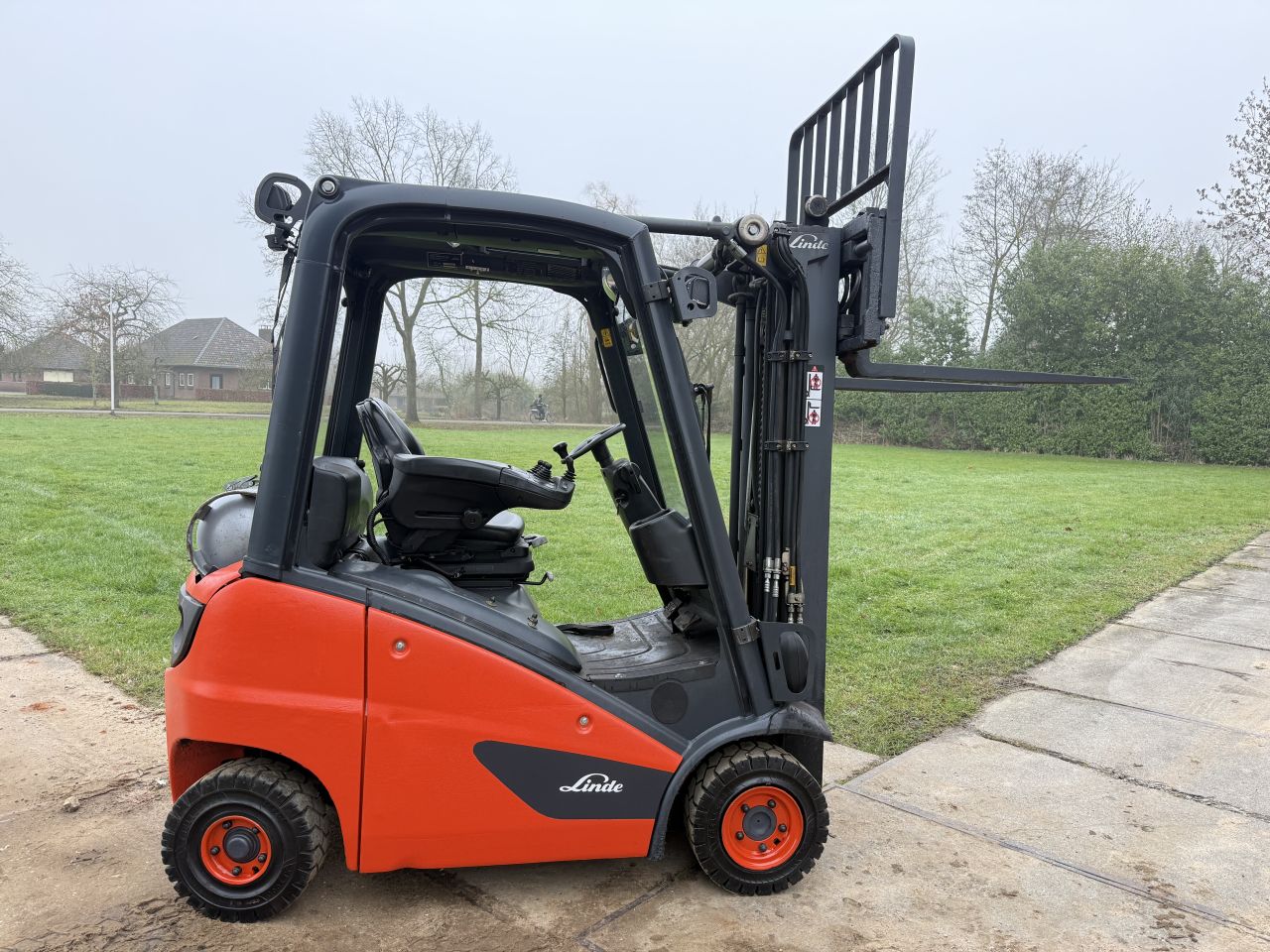 Linde 1400KG LPG heftruck triplex Freelift Sideshift BJ2016